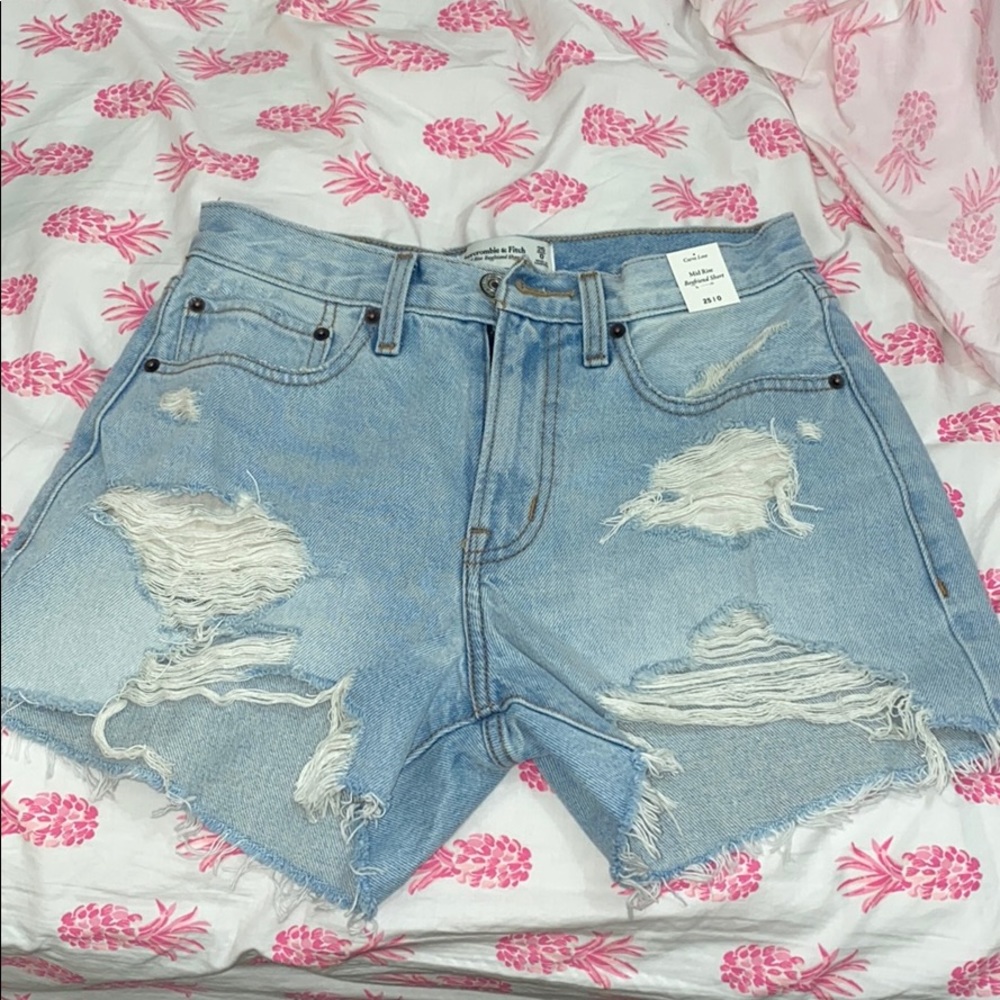 Abercrombie & Fitch Mid Rise Boyfriend Shorts
